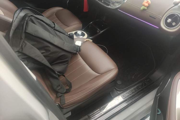 Used Wuling Bingo 2023 333 km Lingxi Connected+ Version Right Front Seat