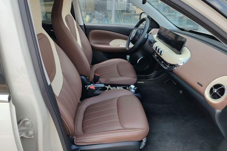 Used Wuling Bingo 2023 333 km Lingxi Connected+ Version Right Front Seat