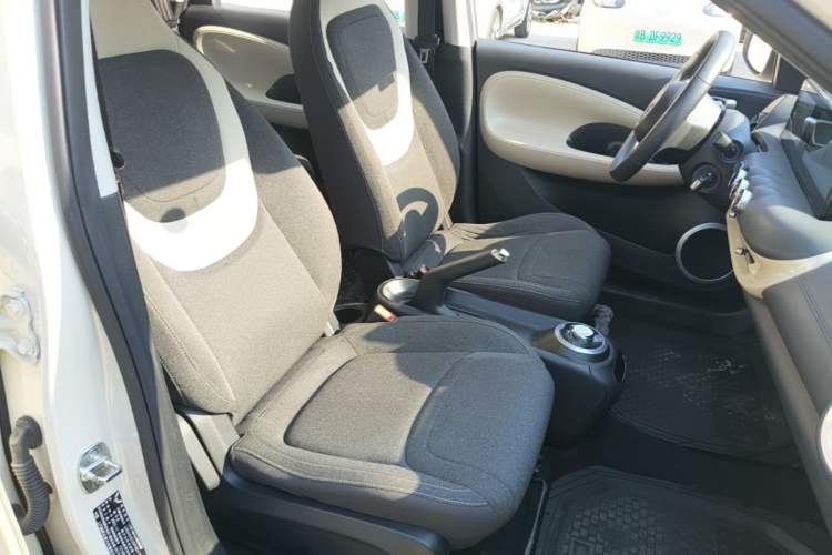 Used Wuling Bingo 2023 333 km Fast-Share Version Right Front Seat