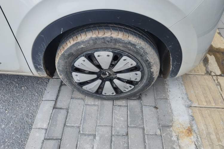 Used Wuling Bingo 2023 203km Comfort Edition Right Front Wheel Hub