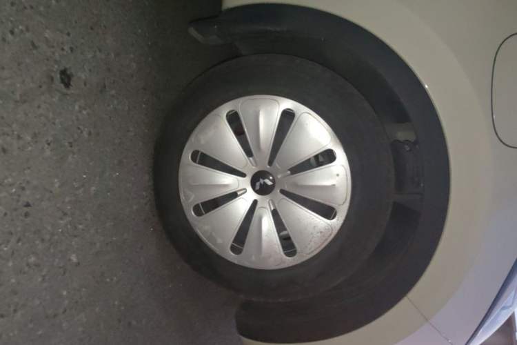 Used Wuling Bingo 2023 333 km Enjoyment Version Right Front Wheel Hub