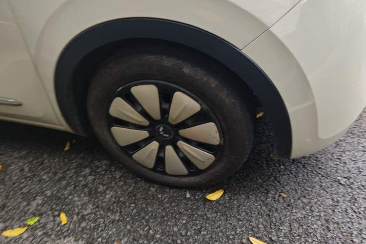 Used Wuling Bingo 2023 333 km Lingxi Connected Version Right Front Wheel Hub