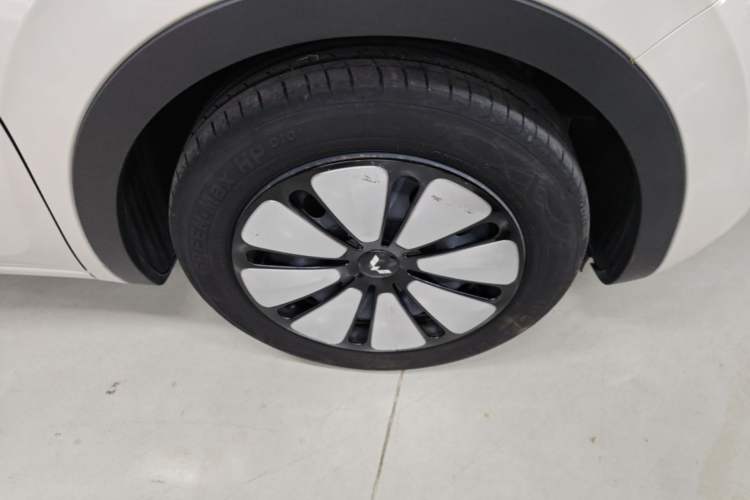 Used Wuling Bingo 2023 410 km Lingxi Deluxe Edition Right Front Wheel Hub