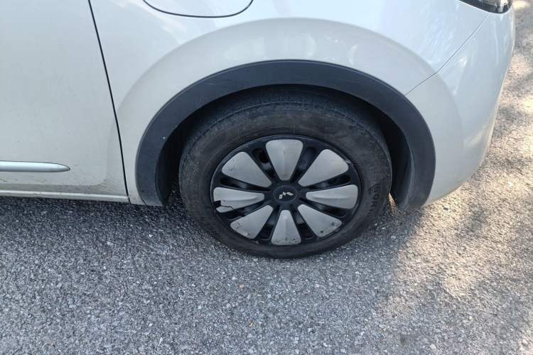 Used Wuling Bingo 2023 203km Comfort Edition Right Front Wheel Hub