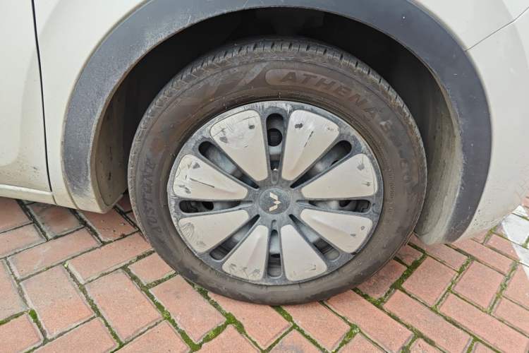 Used Wuling Bingo 2023 203km Comfort Edition Right Front Wheel Hub