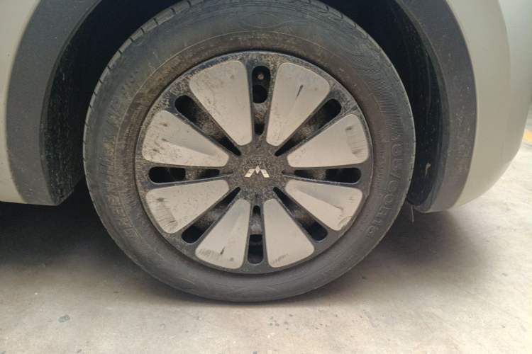 Used Wuling Bingo 2023 203km Comfort Edition Right Front Wheel Hub