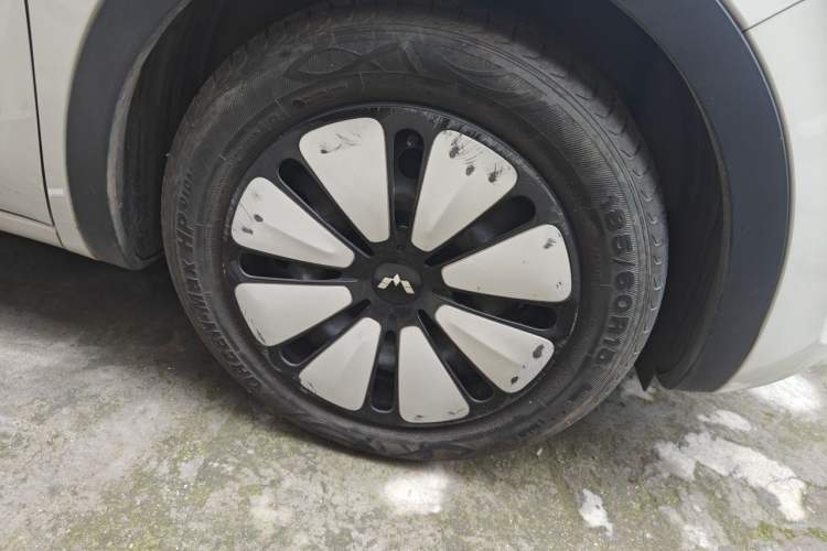 Used Wuling Bingo 2023 333 km Enjoyment Version Right Front Wheel Hub