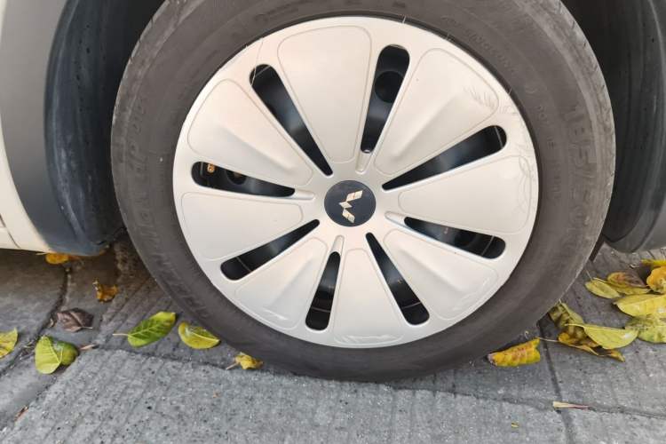 Used Wuling Bingo 2023 203km Light Edition Right Front Wheel Hub