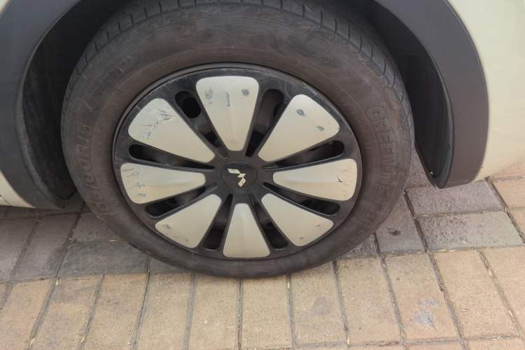 Used Wuling Bingo 2023 333 km Lingxi Connected Version Right Front Wheel Hub