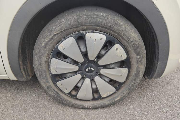 Used Wuling Bingo 2023 333 km Lingxi Connected Version Right Front Wheel Hub