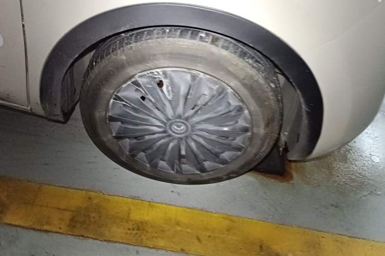 Used Wuling Bingo 2023 333 km Lingxi Connected Version Right Front Wheel Hub