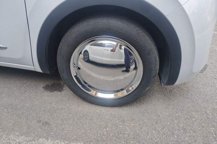 Used Wuling Bingo 2023 203km Comfort Edition Right Front Wheel Hub