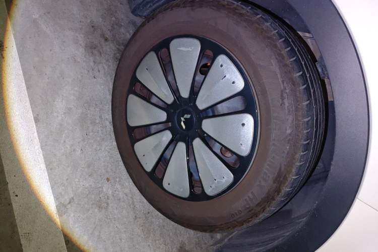 Used Wuling Bingo 2023 333 km Lingxi Connected+ Version Right Front Wheel Hub