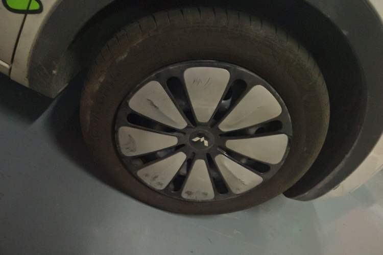 Used Wuling Bingo 2023 203km Comfort Edition Right Front Wheel Hub
