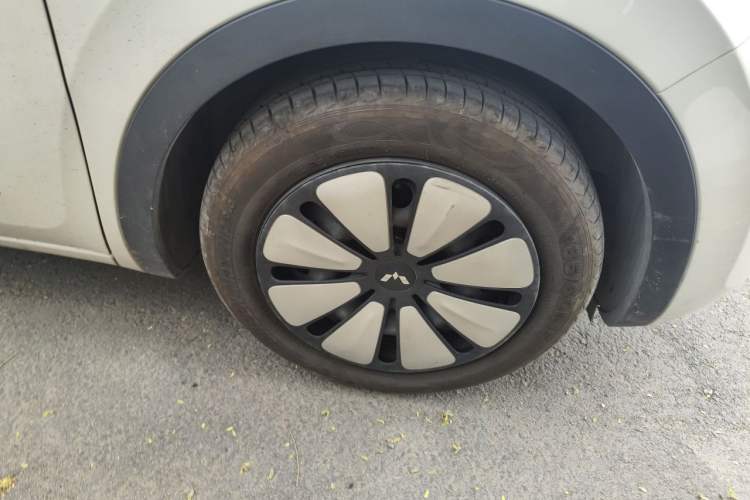 Used Wuling Bingo 2023 203km Comfort Edition Right Front Wheel Hub