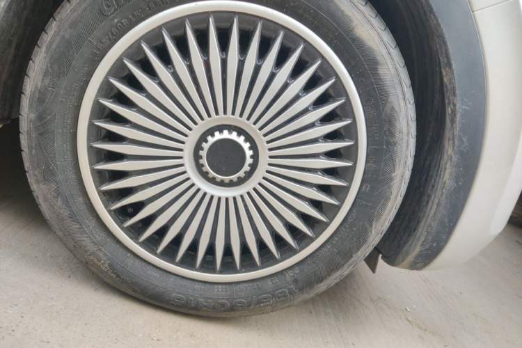 Used Wuling Bingo 2023 333 km Lingxi Connected Version Right Front Wheel Hub