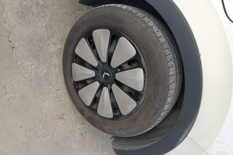 Used Wuling Bingo 2023 333 km Lingxi Connected Version Right Front Wheel Hub