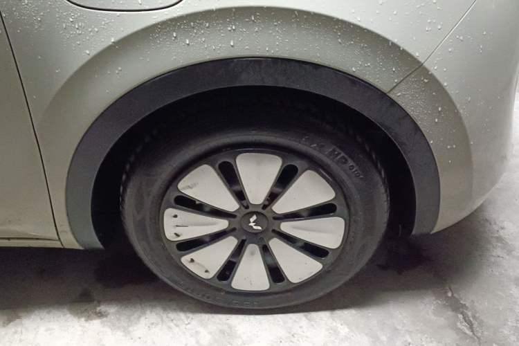 Used Wuling Bingo 2023 410 km Lingxi Deluxe Edition Right Front Wheel Hub