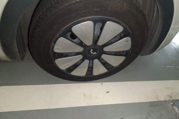 Used Wuling Bingo 2023 333 km Lingxi Connected Version Right Front Wheel Hub