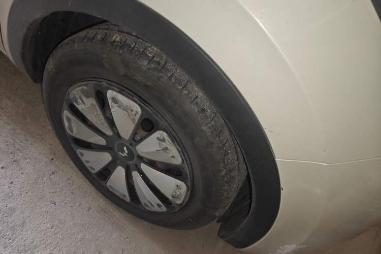 Used Wuling Bingo 2023 203km Comfort Edition Right Front Wheel Hub
