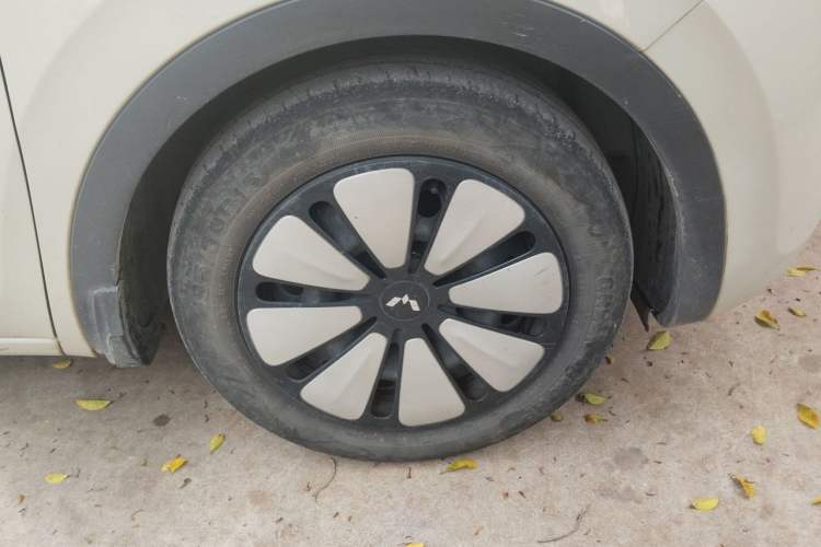 Used Wuling Bingo 2023 333 km Lingxi Connected+ Version Right Front Wheel Hub
