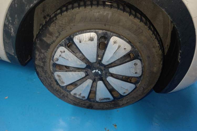 Used Wuling Bingo 2023 410 km Lingxi Deluxe Edition Right Front Wheel Hub