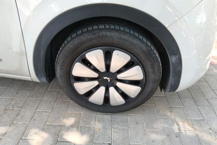 Used Wuling Bingo 2023 333 km Lingxi Connected Version Right Front Wheel Hub