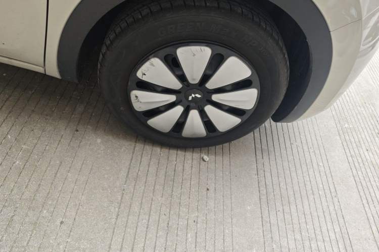 Used Wuling Bingo 2023 203km Comfort Edition Right Front Wheel Hub