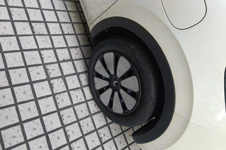 Used Wuling Bingo 2023 333 km Lingxi Connected+ Version Right Front Wheel Hub