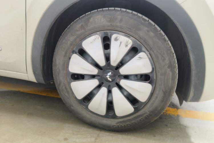Used Wuling Bingo 2023 333 km Lingxi Connected+ Version Right Front Wheel Hub