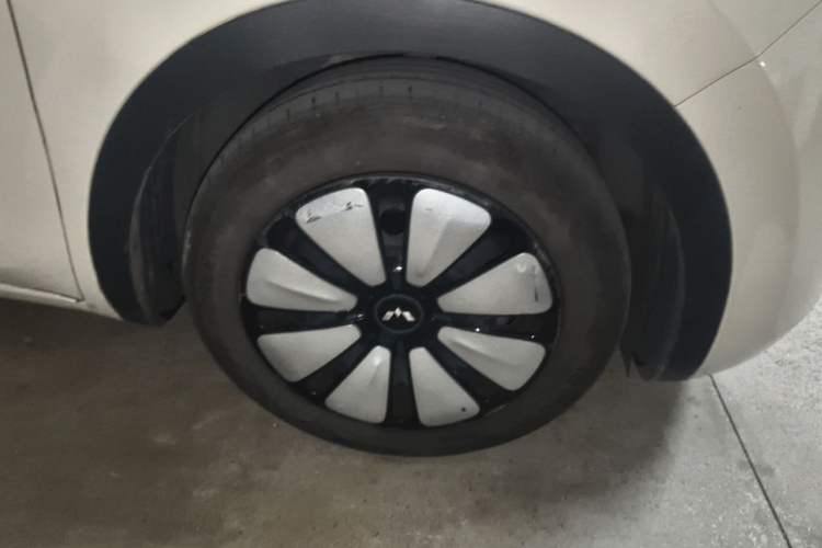 Used Wuling Bingo 2023 333 km Lingxi Connected+ Version Right Front Wheel Hub