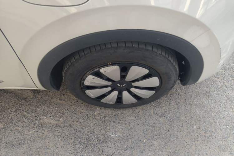 Used Wuling Bingo 2023 333 km Lingxi Connected+ Version Right Front Wheel Hub