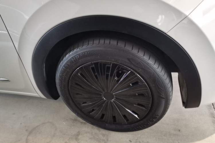 Used Wuling Bingo 2023 333 km Lingxi Connected Version Right Front Wheel Hub