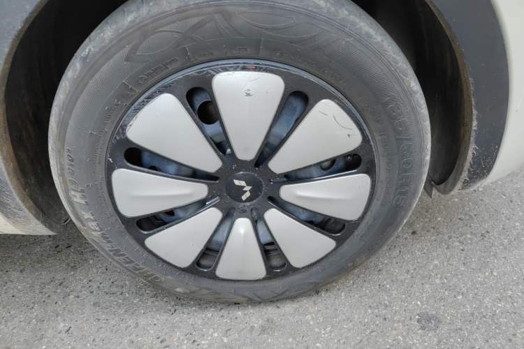 Used Wuling Bingo 2023 203km Comfort Edition Right Front Wheel Hub