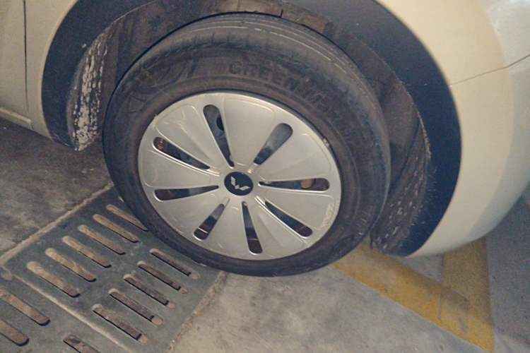 Used Wuling Bingo 2023 203km Light Edition Right Front Wheel Hub