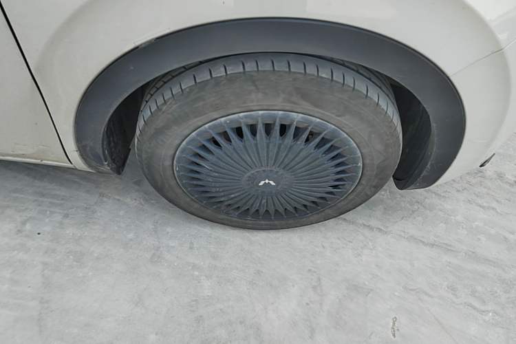 Used Wuling Bingo 2023 333km Enjoy+ Version Right Front Wheel Hub