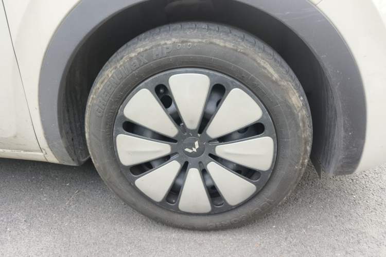 Used Wuling Bingo 2023 333 km Lingxi Connected Version Right Front Wheel Hub