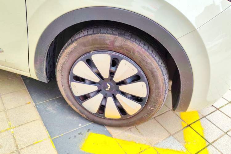 Used Wuling Bingo 2023 333 km Lingxi Connected Version Right Front Wheel Hub