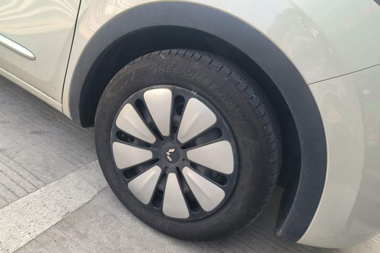 Used Wuling Bingo 2023 333 km Lingxi Connected Version Right Front Wheel Hub