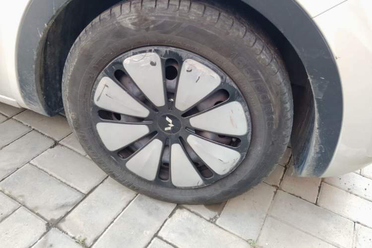 Used Wuling Bingo 2023 333 km Lingxi Connected Version Right Front Wheel Hub