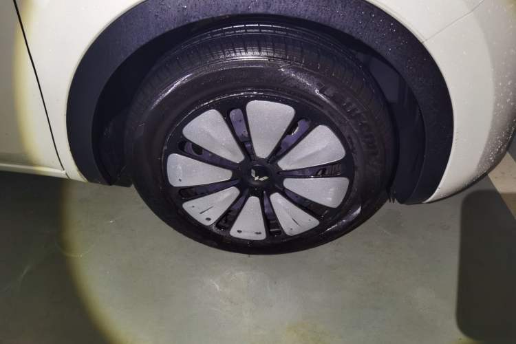 Used Wuling Bingo 2023 333km Enjoy+ Version Right Front Wheel Hub