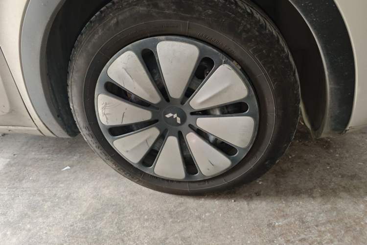 Used Wuling Bingo 2023 410 km Lingxi Deluxe Edition Right Front Wheel Hub