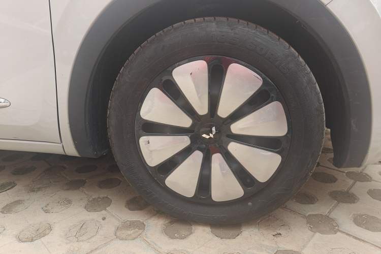 Used Wuling Bingo 2023 333 km Lingxi Connected+ Version Right Front Wheel Hub