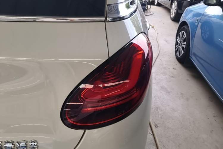 Used Wuling Bingo 2023 333 km Enjoyment Version Right Rear Taillight
