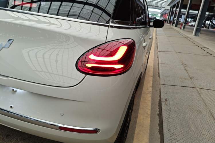 Used Wuling Bingo 2023 333 km Lingxi Connected+ Version Right Rear Taillight