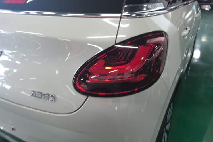Used Wuling Bingo 2023 333 km Lingxi Connected+ Version Right Rear Taillight