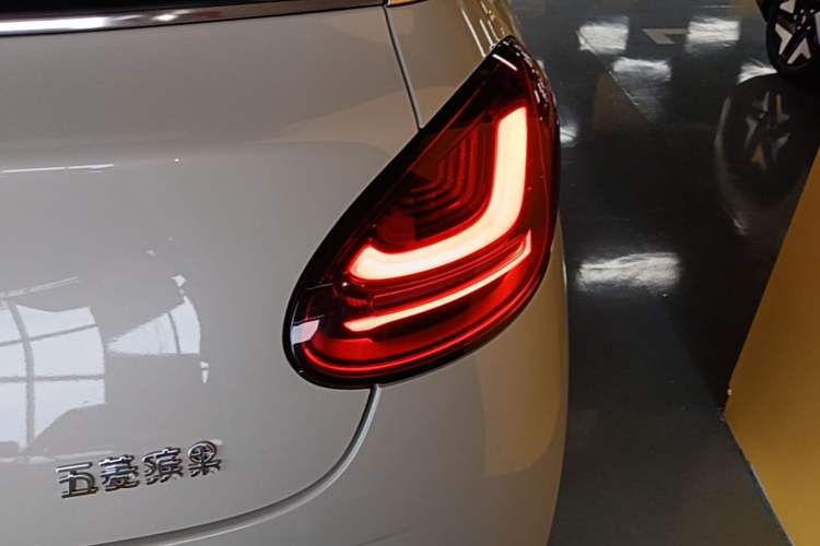 Used Wuling Bingo 2023 333 km Lingxi Connected+ Version Right Rear Taillight