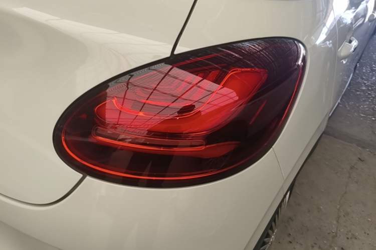 Used Wuling Bingo 2023 333 km Lingxi Connected+ Version Right Rear Taillight