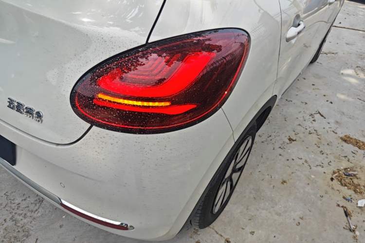 Used Wuling Bingo 2023 333 km Lingxi Connected+ Version Right Rear Taillight