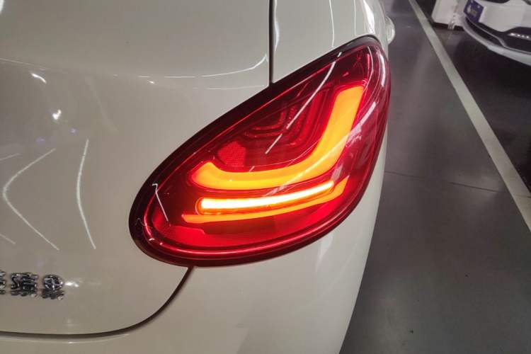 Used Wuling Bingo 2023 333 km Lingxi Connected+ Version Right Rear Taillight